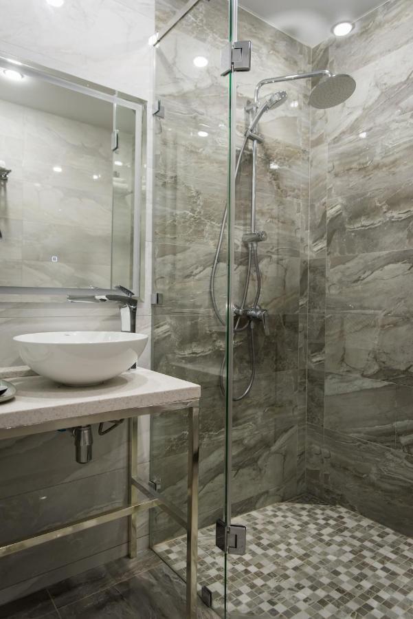 Rakhat Hotel Uralsk Extérieur photo